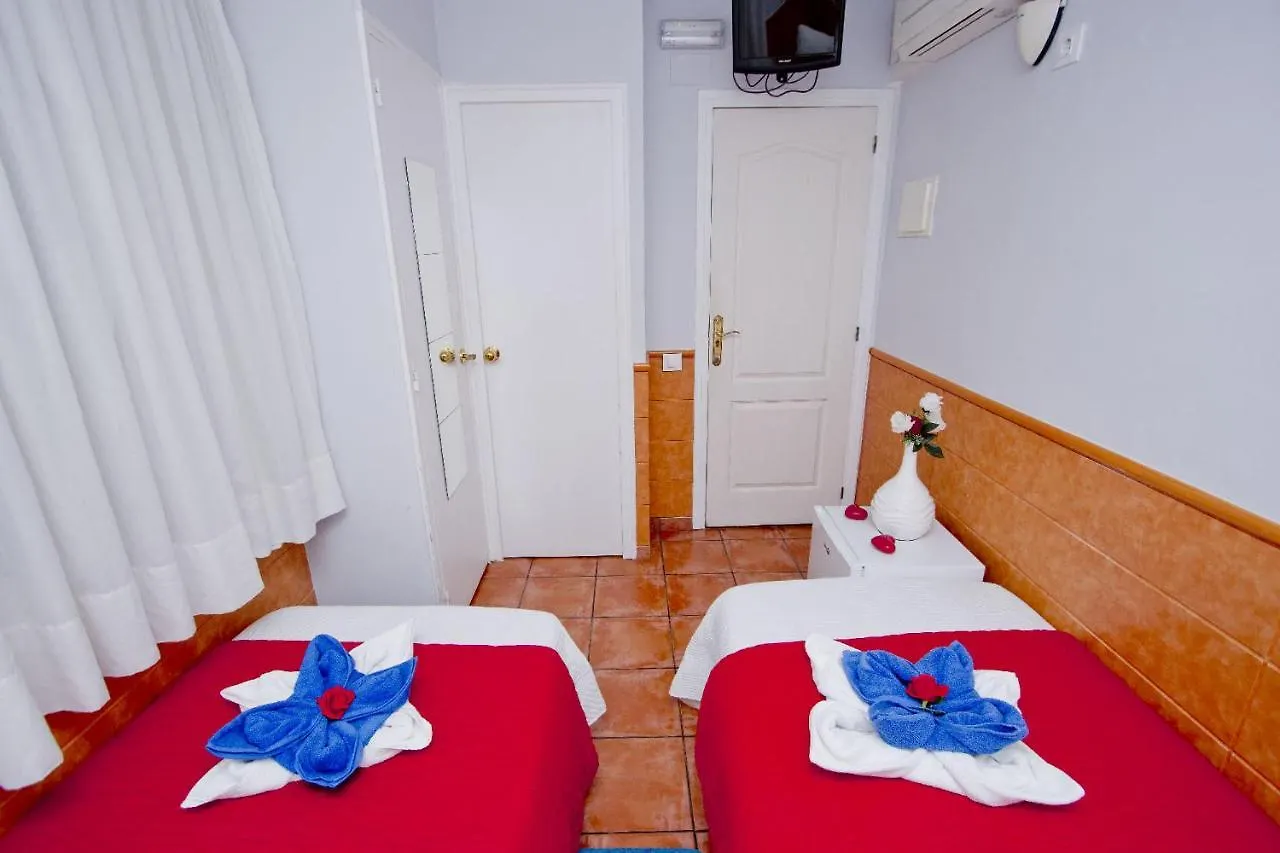 Barcelona City Rooms 2*,
